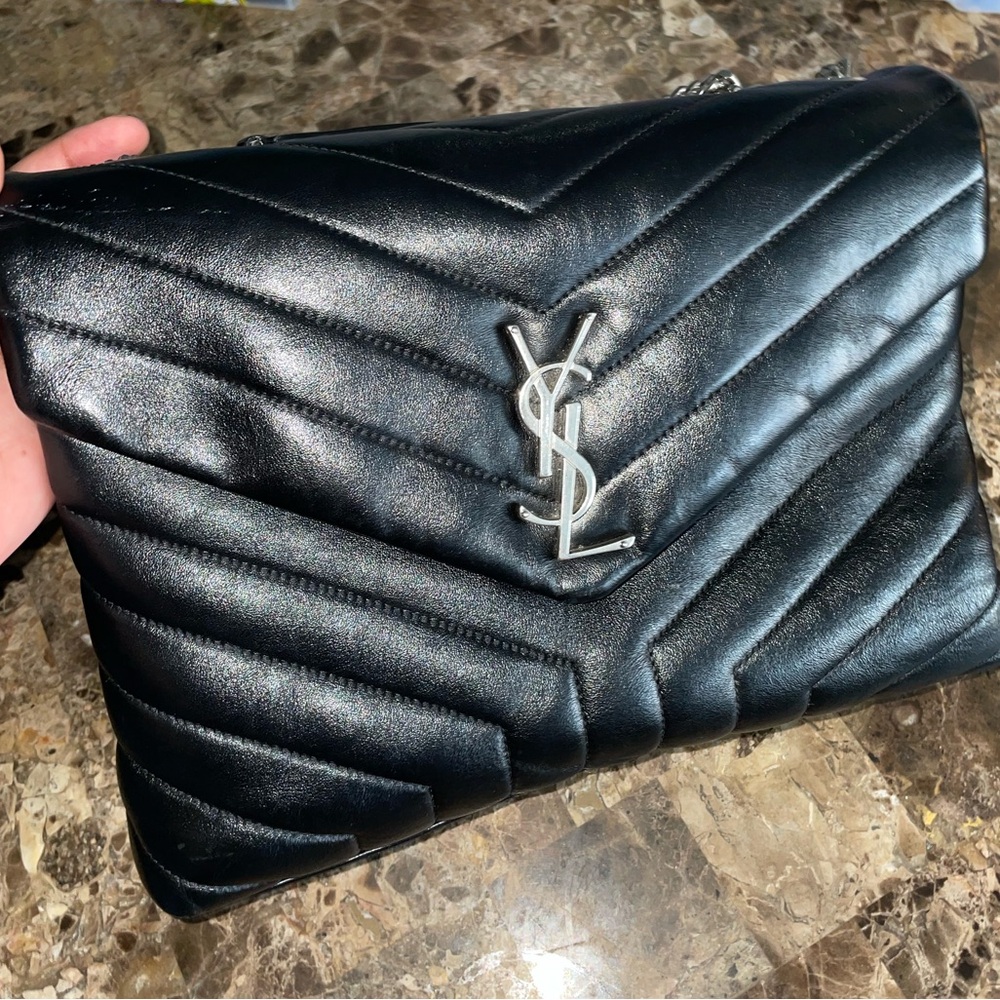 YSL MEDIUM LOULOU MATELASSEÈ LEATHER SHOULDER BAG